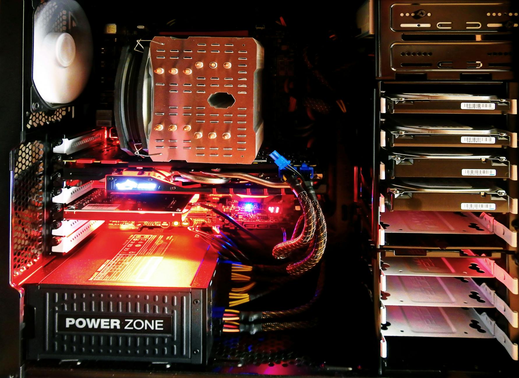 Equipo editorial en trabajo
